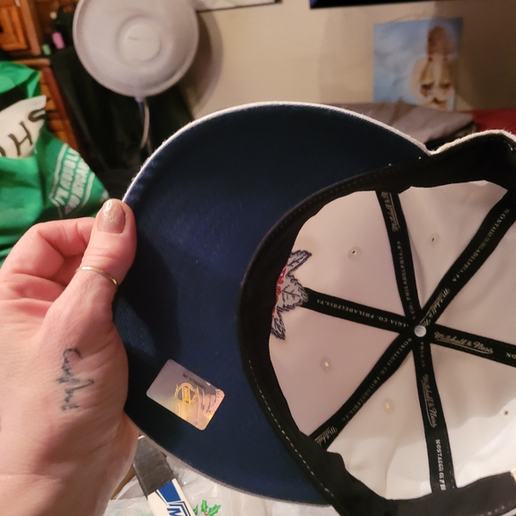 Maple leafs - Picture 5 of 12